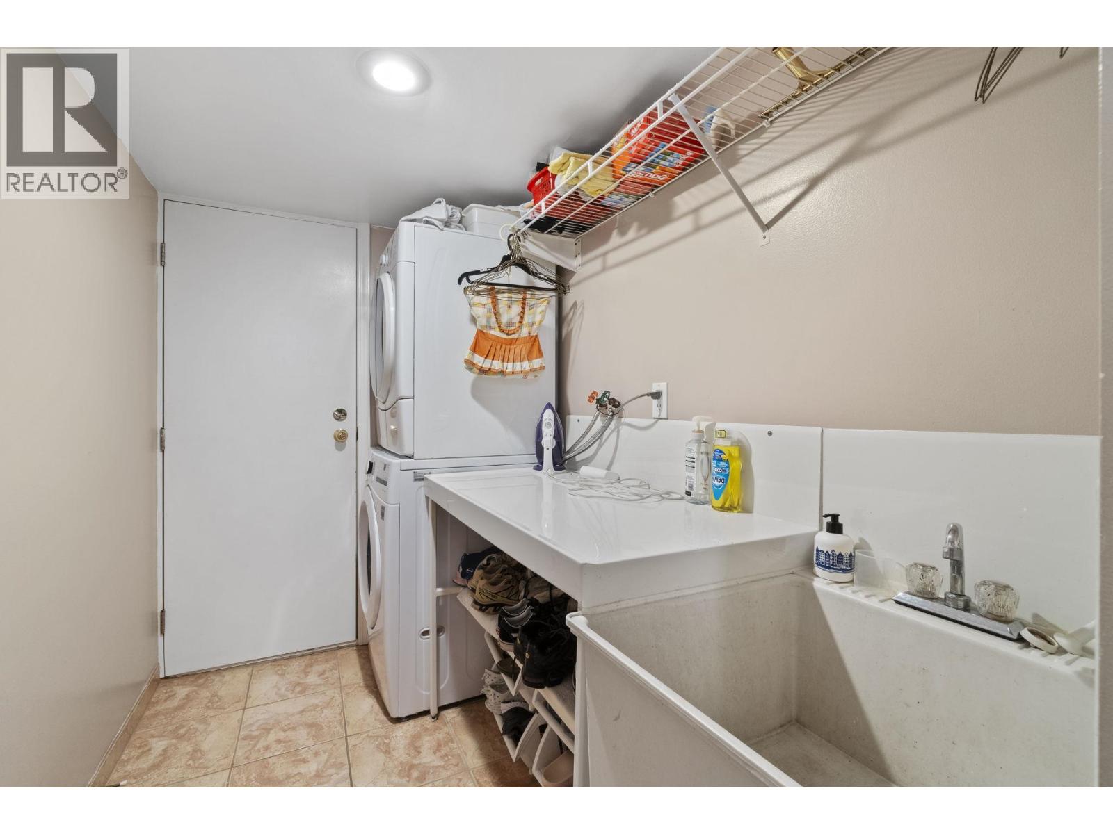 920 GROVE AVENUE, Burnaby