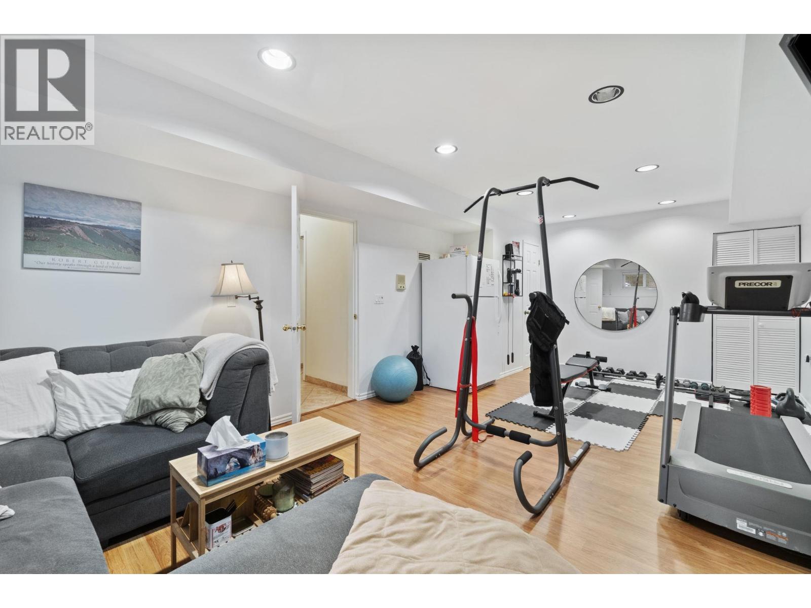 920 GROVE AVENUE, Burnaby