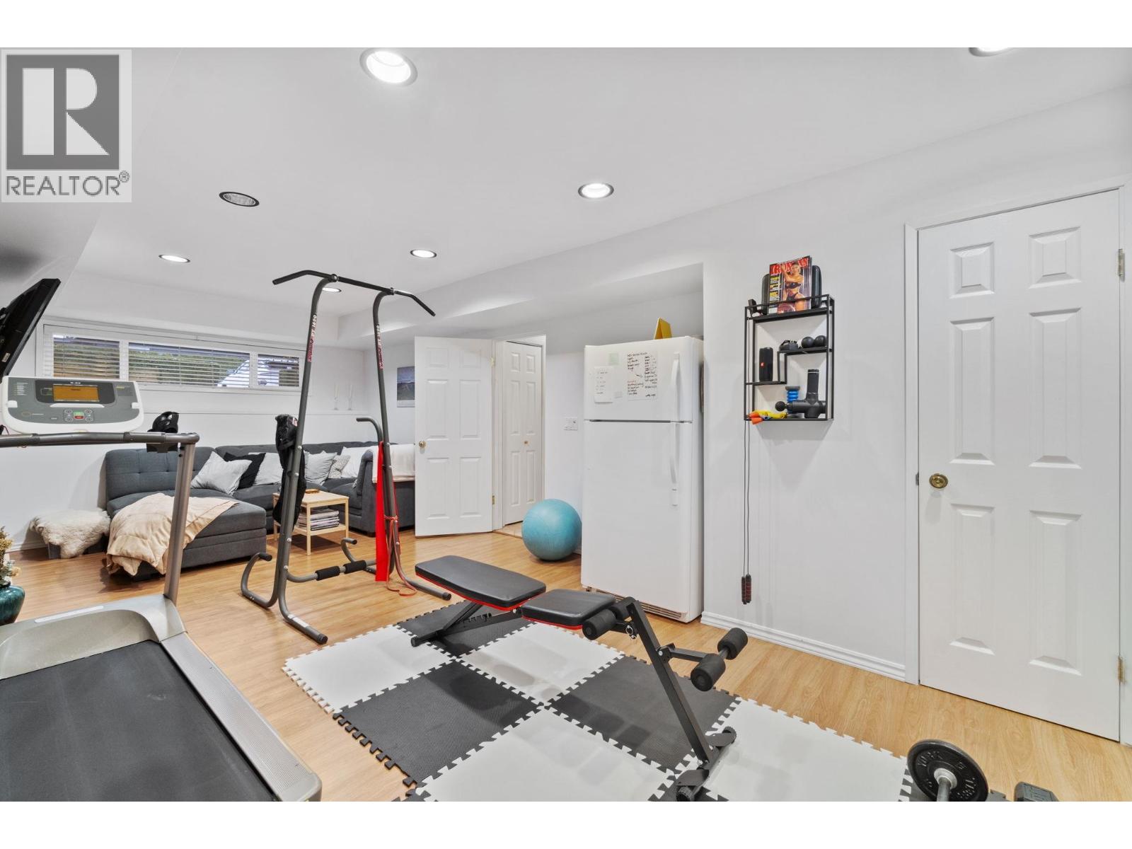 920 GROVE AVENUE, Burnaby