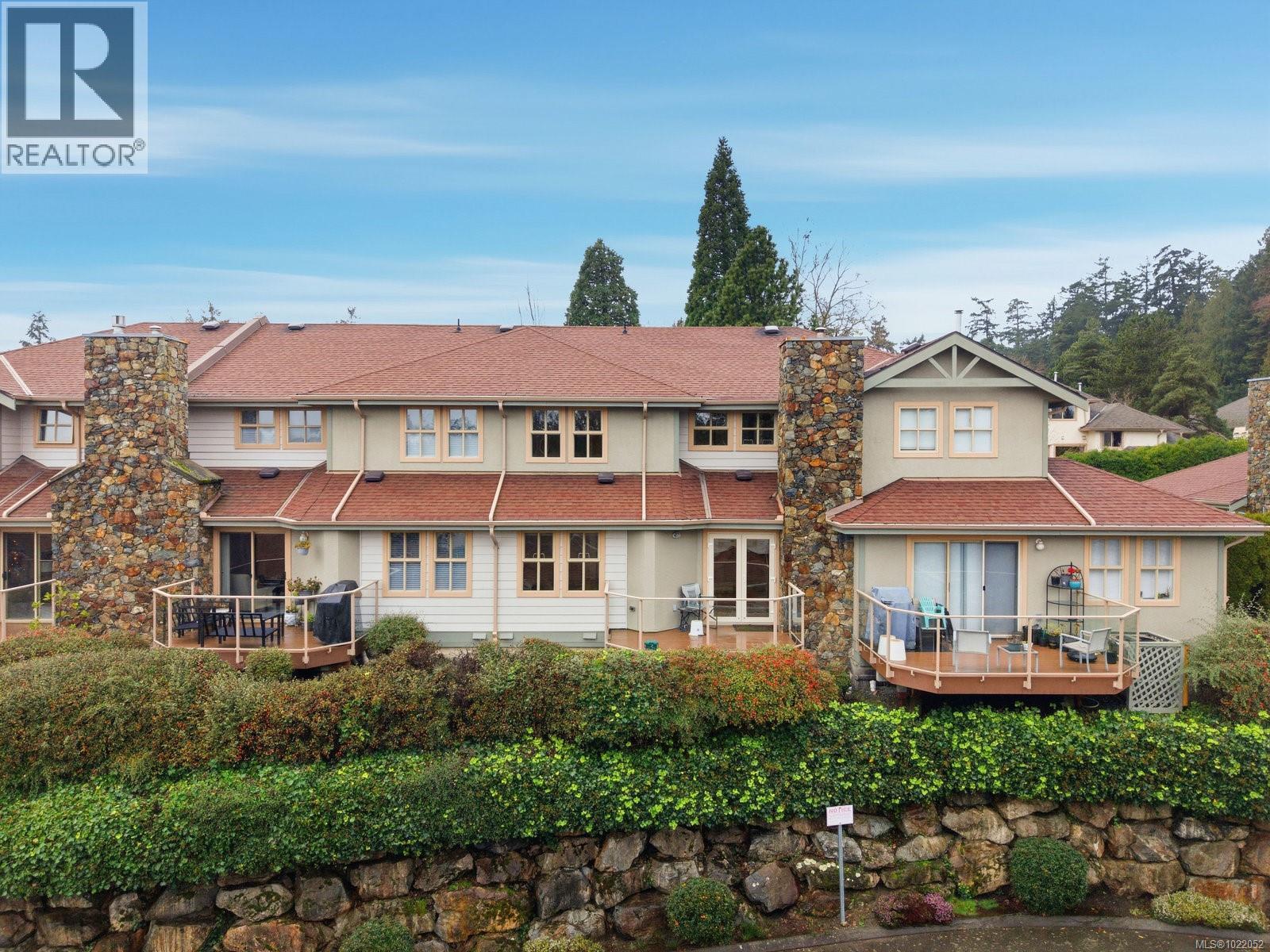 8 500 Marsett Pl, Saanich