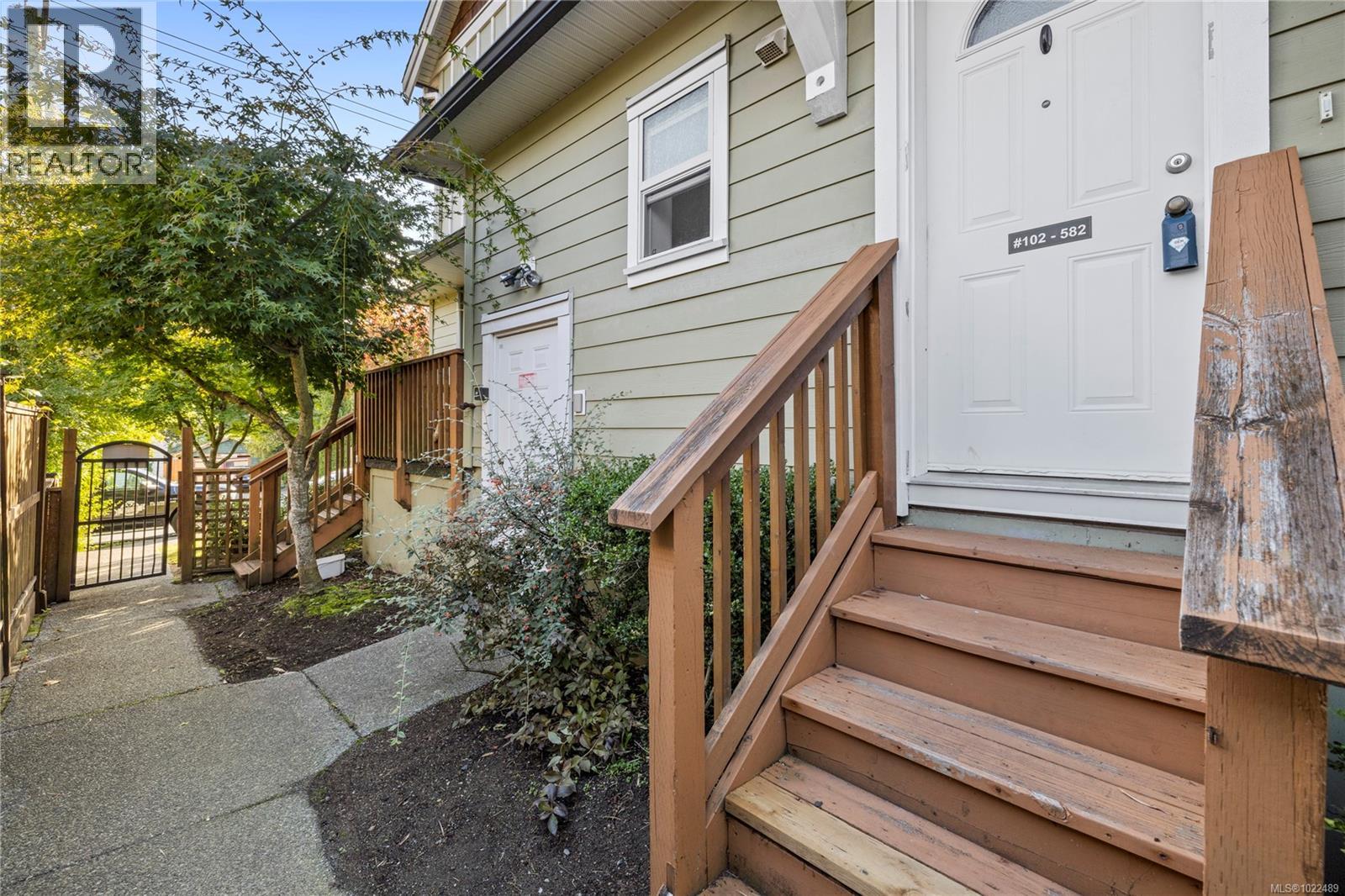 102 582 Rosehill St, Nanaimo