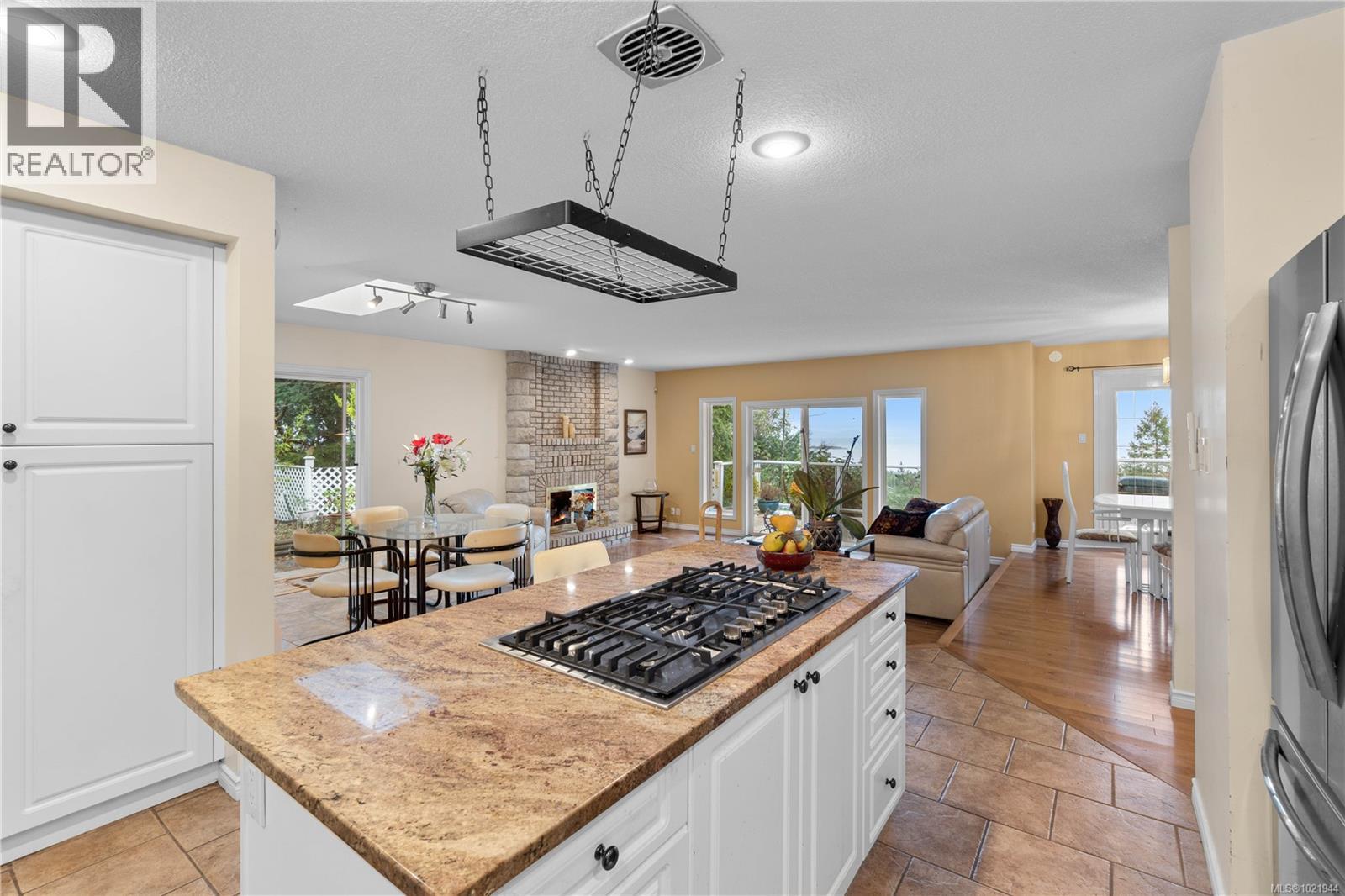 7297 Aulds Rd, Lantzville