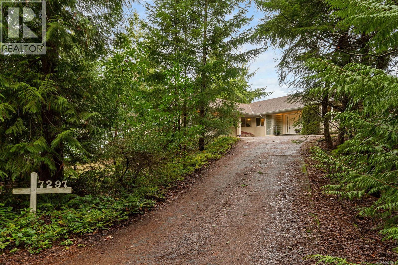 7297 Aulds Rd, Lantzville