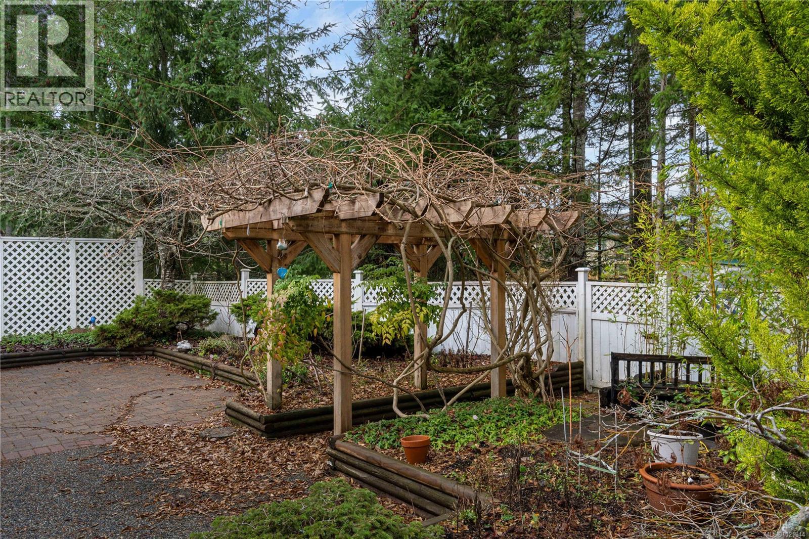 7297 Aulds Rd, Lantzville