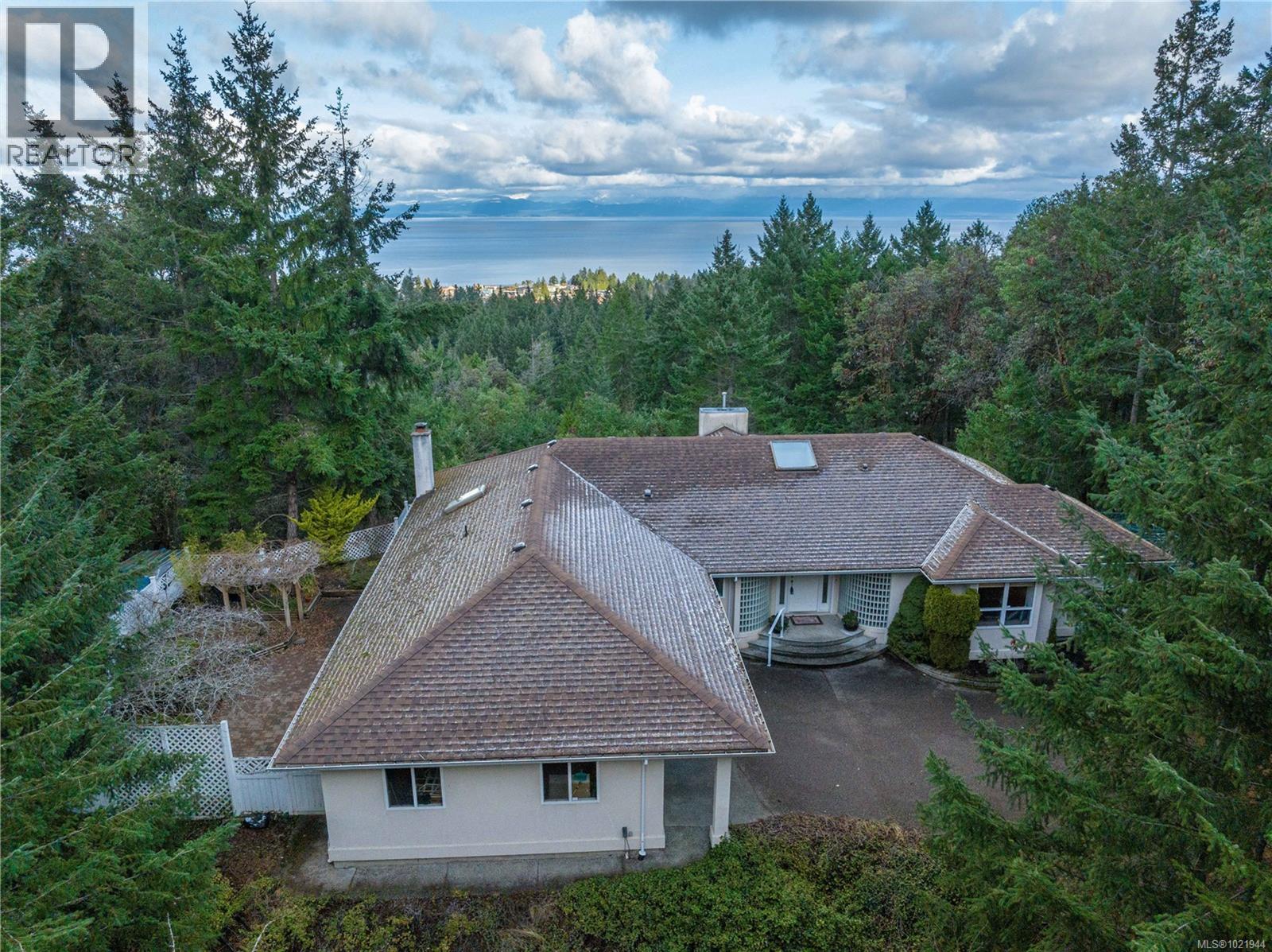 7297 Aulds Rd, Lantzville