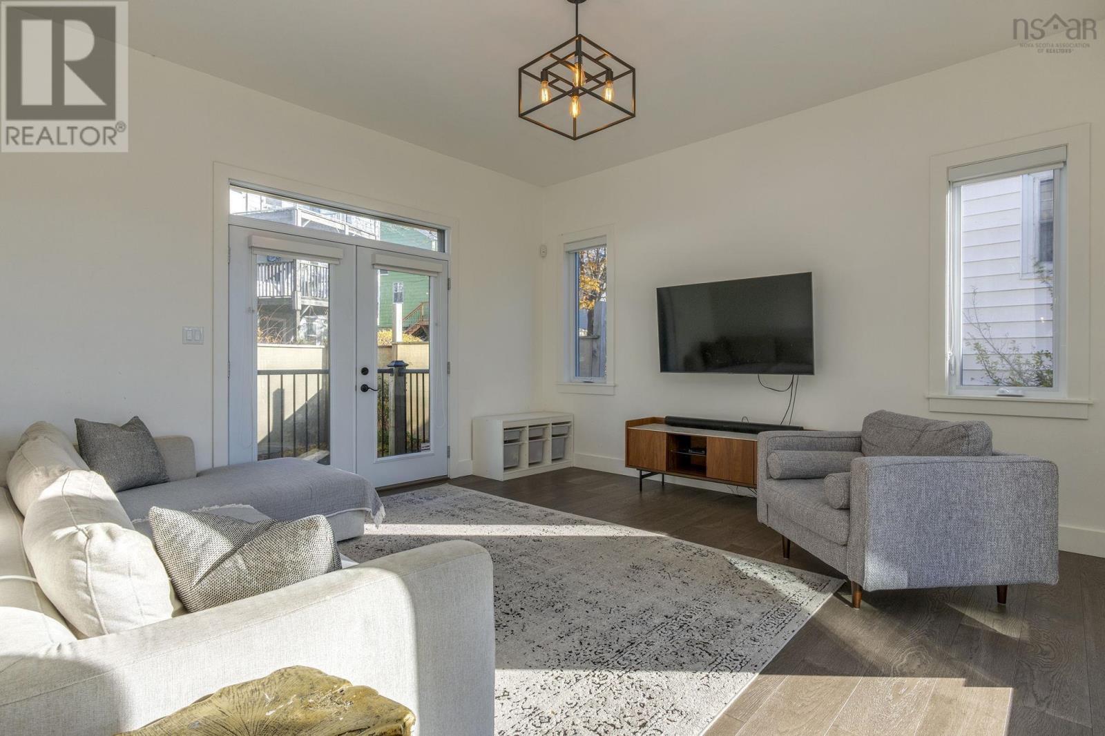 Property 15 of 39 of 2405 Roosevelt Drive