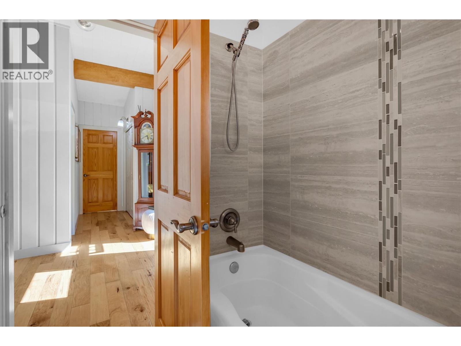 12110 Trewhitt Road W, Lake Country