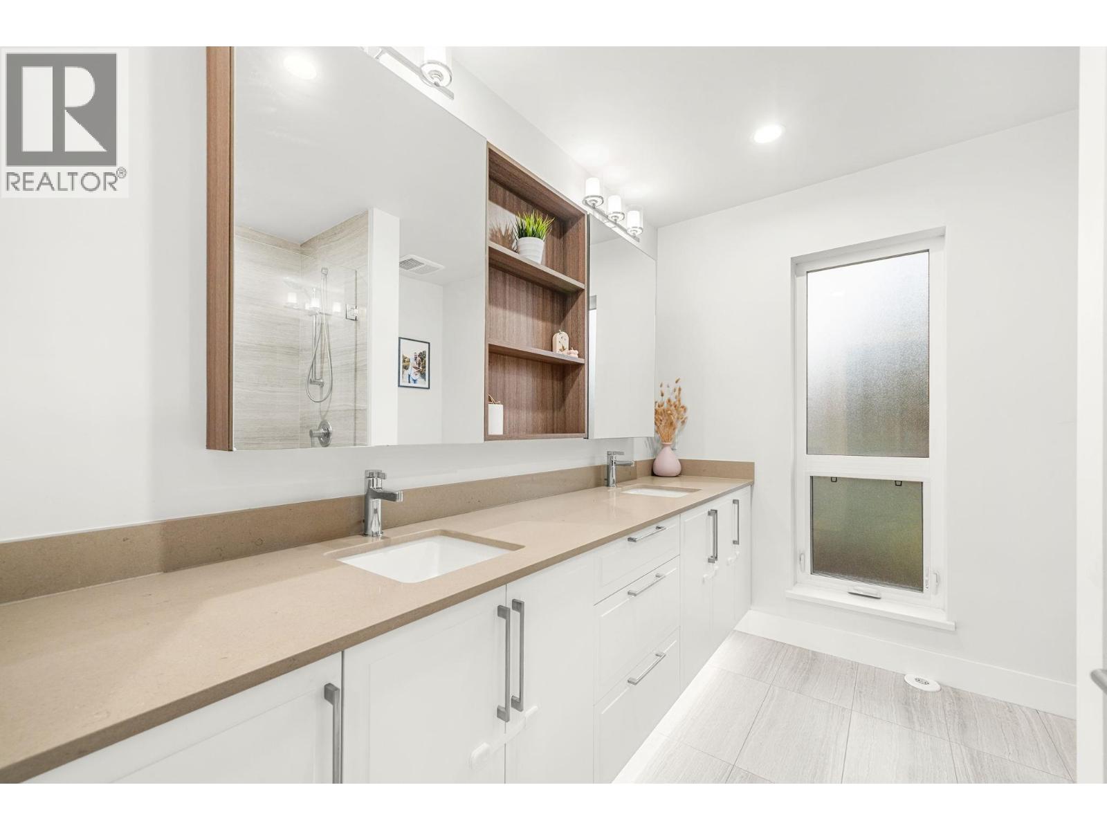 28 70 SEAVIEW DRIVE, Port Moody