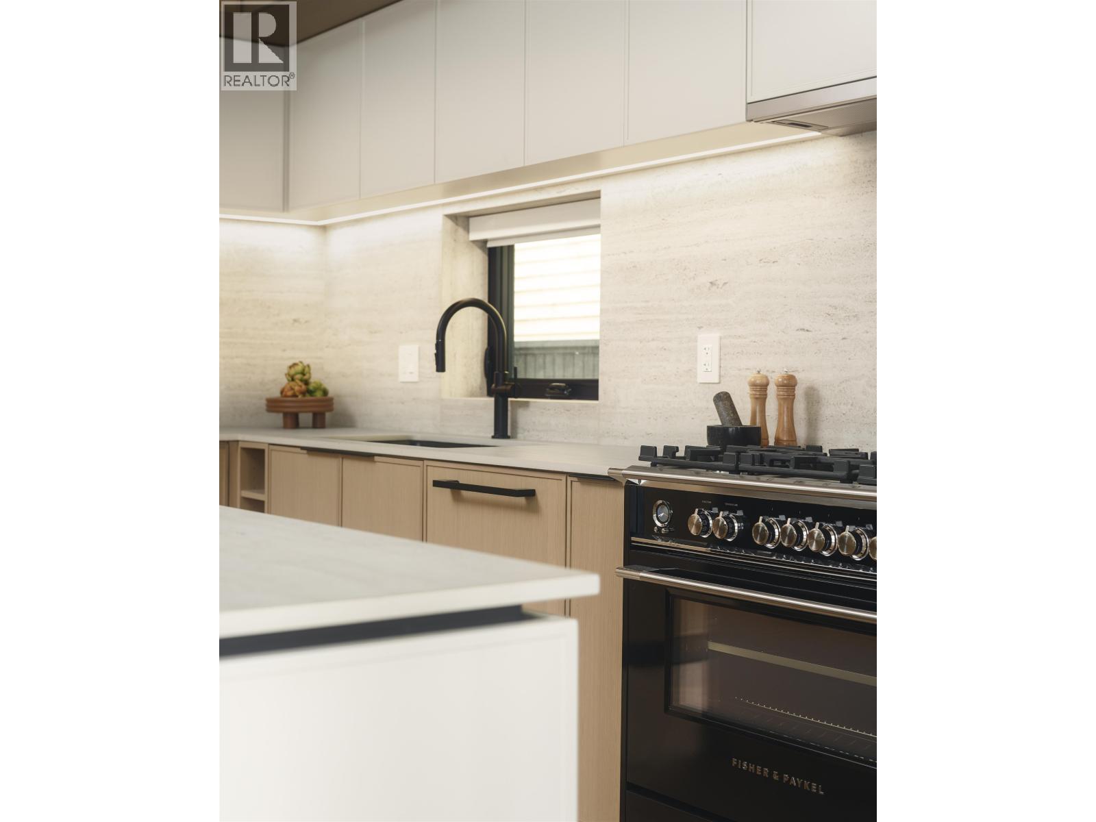 1 58 E 40TH AVENUE, Vancouver