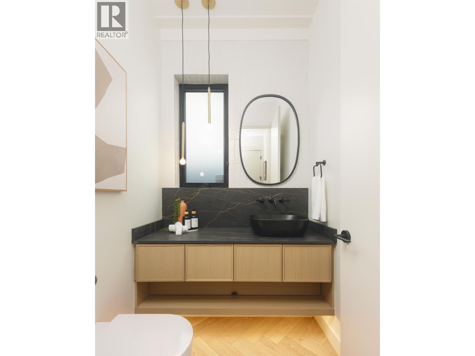 1 58 E 40TH AVENUE, Vancouver