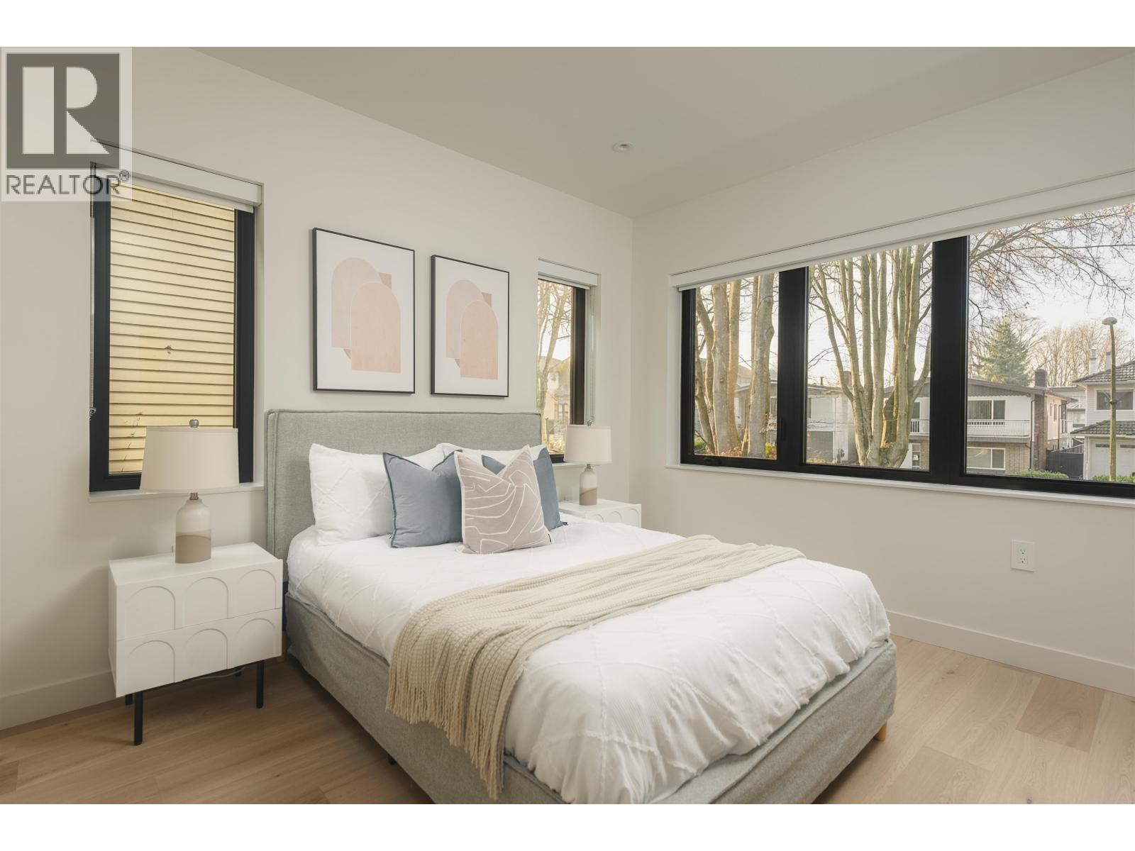 1 58 E 40TH AVENUE, Vancouver