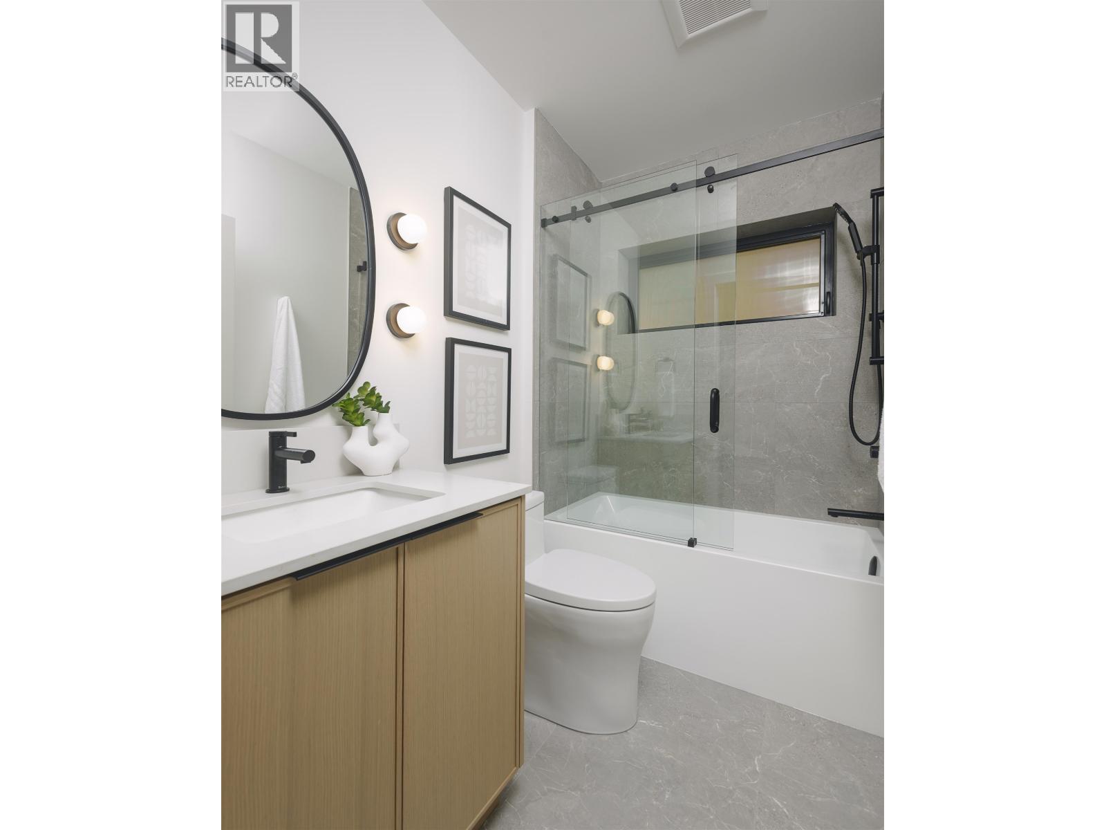 1 58 E 40TH AVENUE, Vancouver