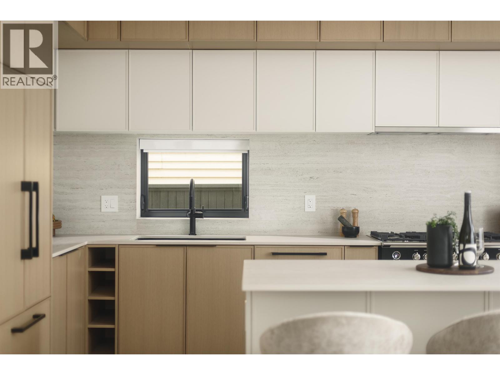 1 58 E 40TH AVENUE, Vancouver