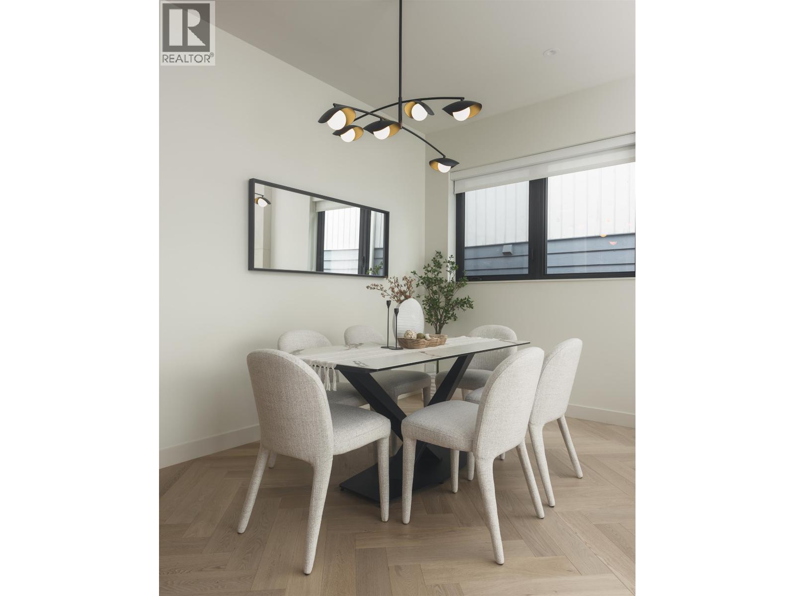 2 58 E 40TH AVENUE, Vancouver