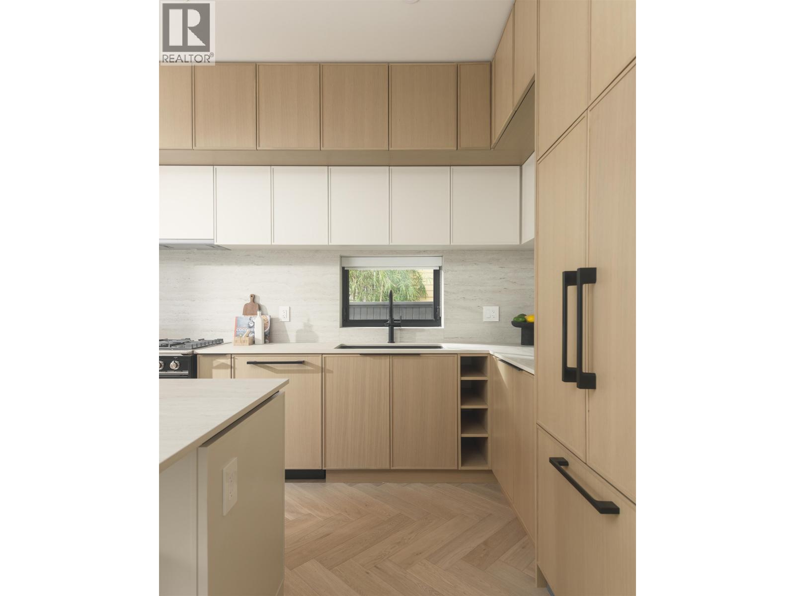 2 58 E 40TH AVENUE, Vancouver