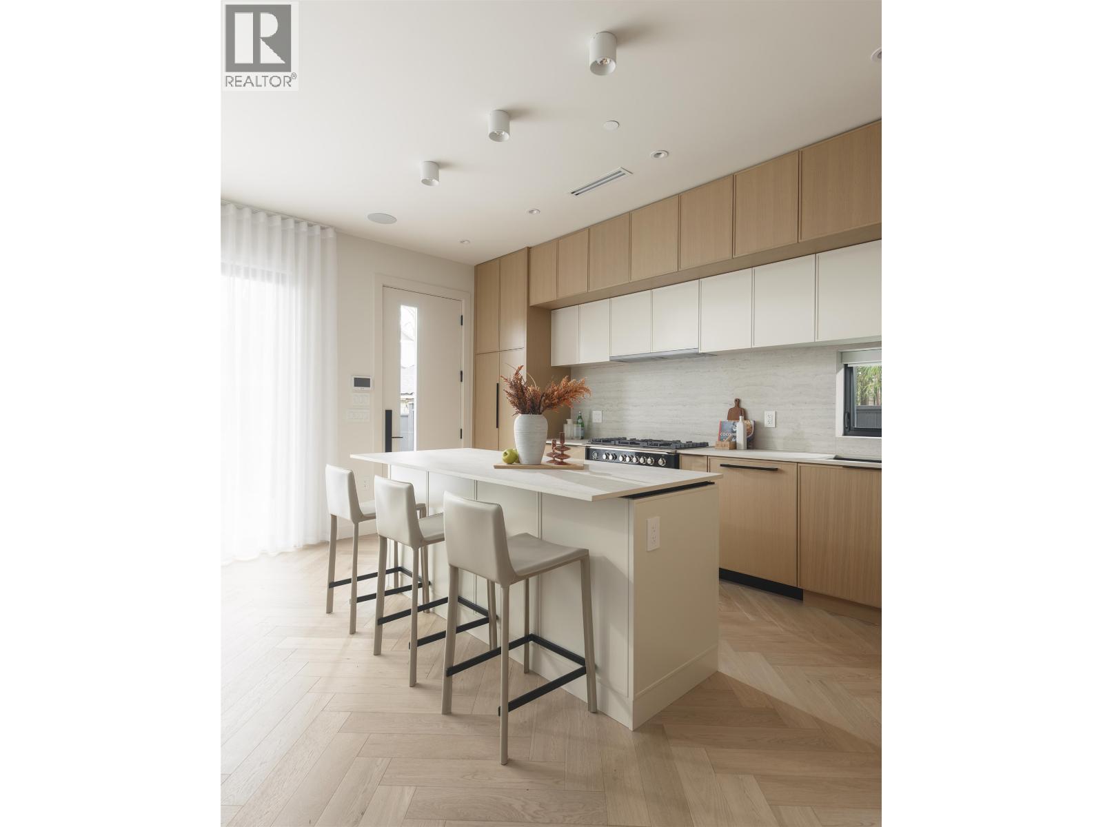 2 58 E 40TH AVENUE, Vancouver