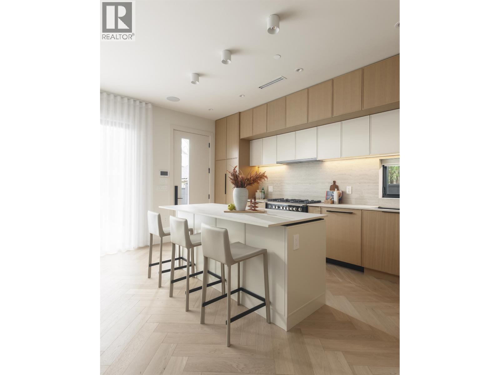 2 58 E 40TH AVENUE, Vancouver