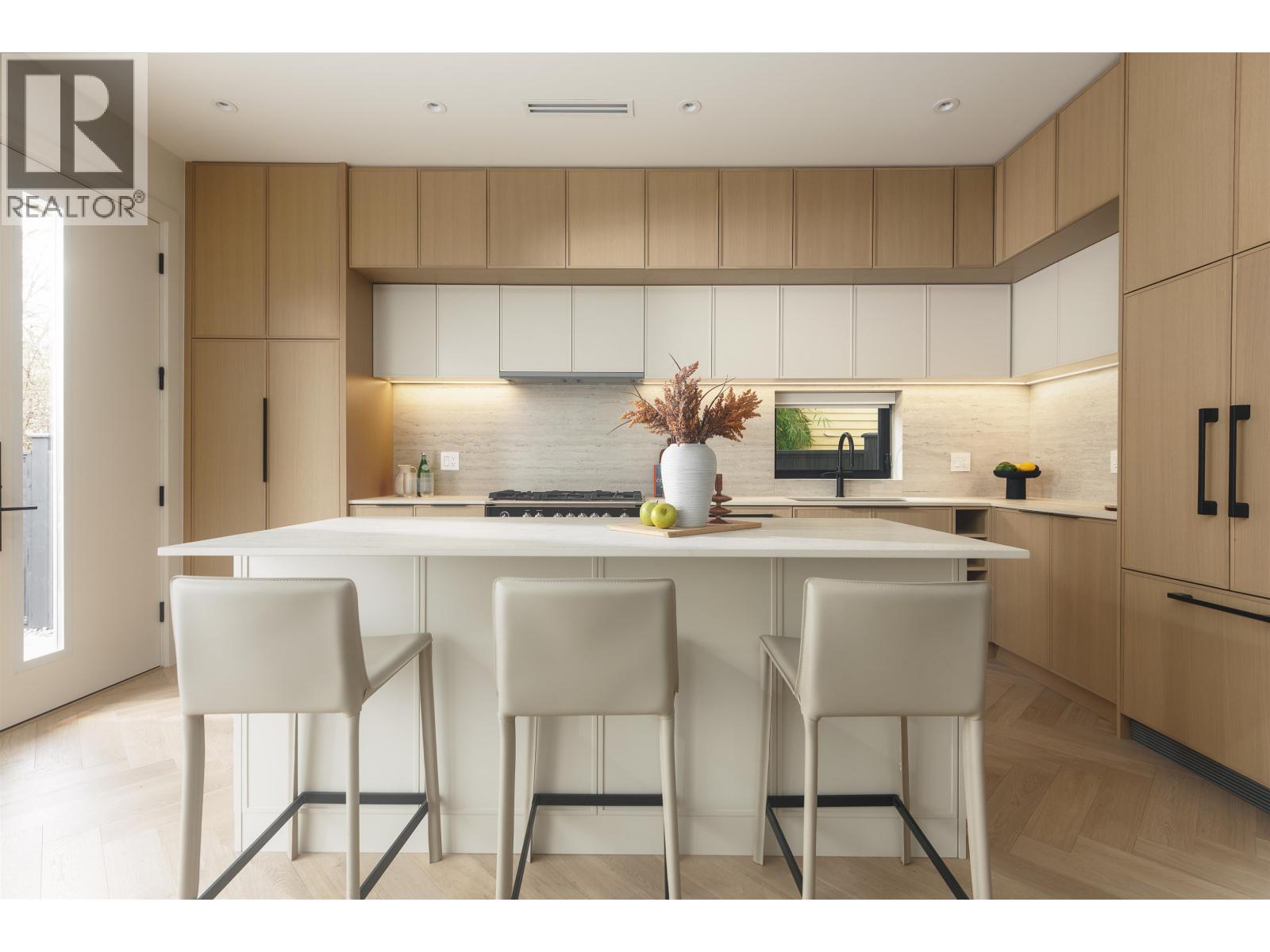 2 58 E 40TH AVENUE, Vancouver