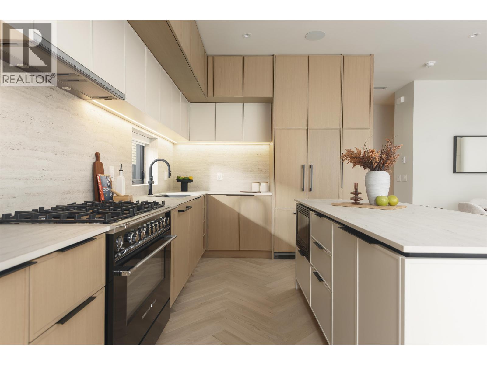 2 58 E 40TH AVENUE, Vancouver