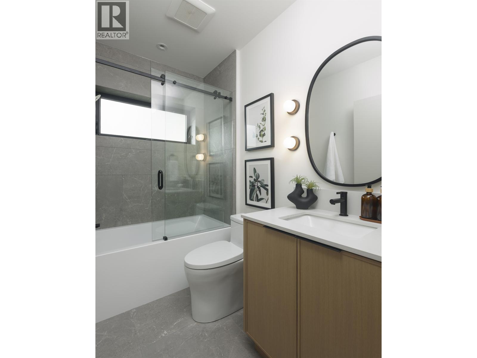 2 58 E 40TH AVENUE, Vancouver