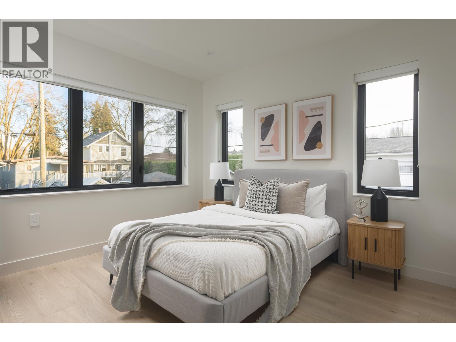 2 58 E 40TH AVENUE, Vancouver