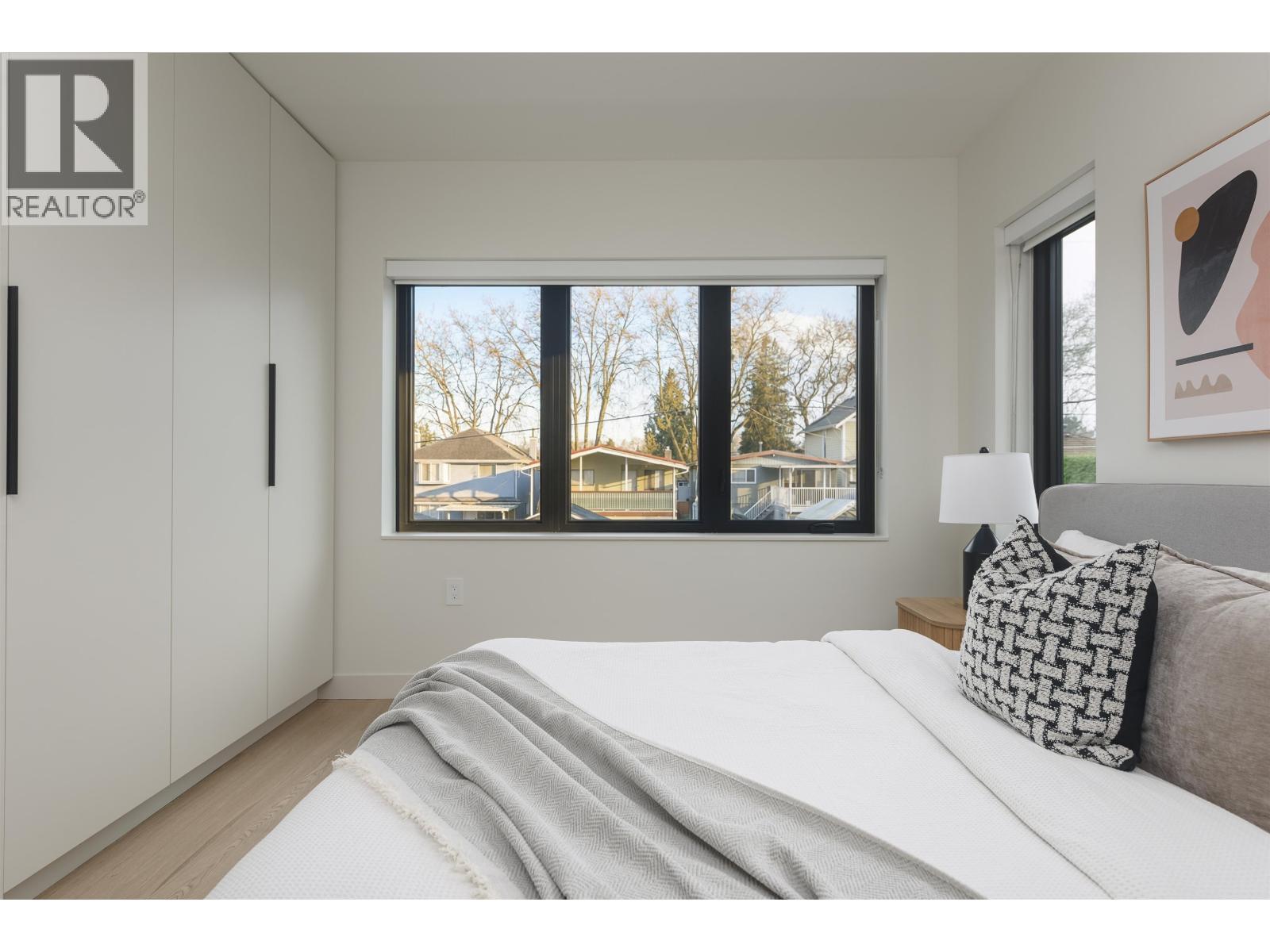 2 58 E 40TH AVENUE, Vancouver