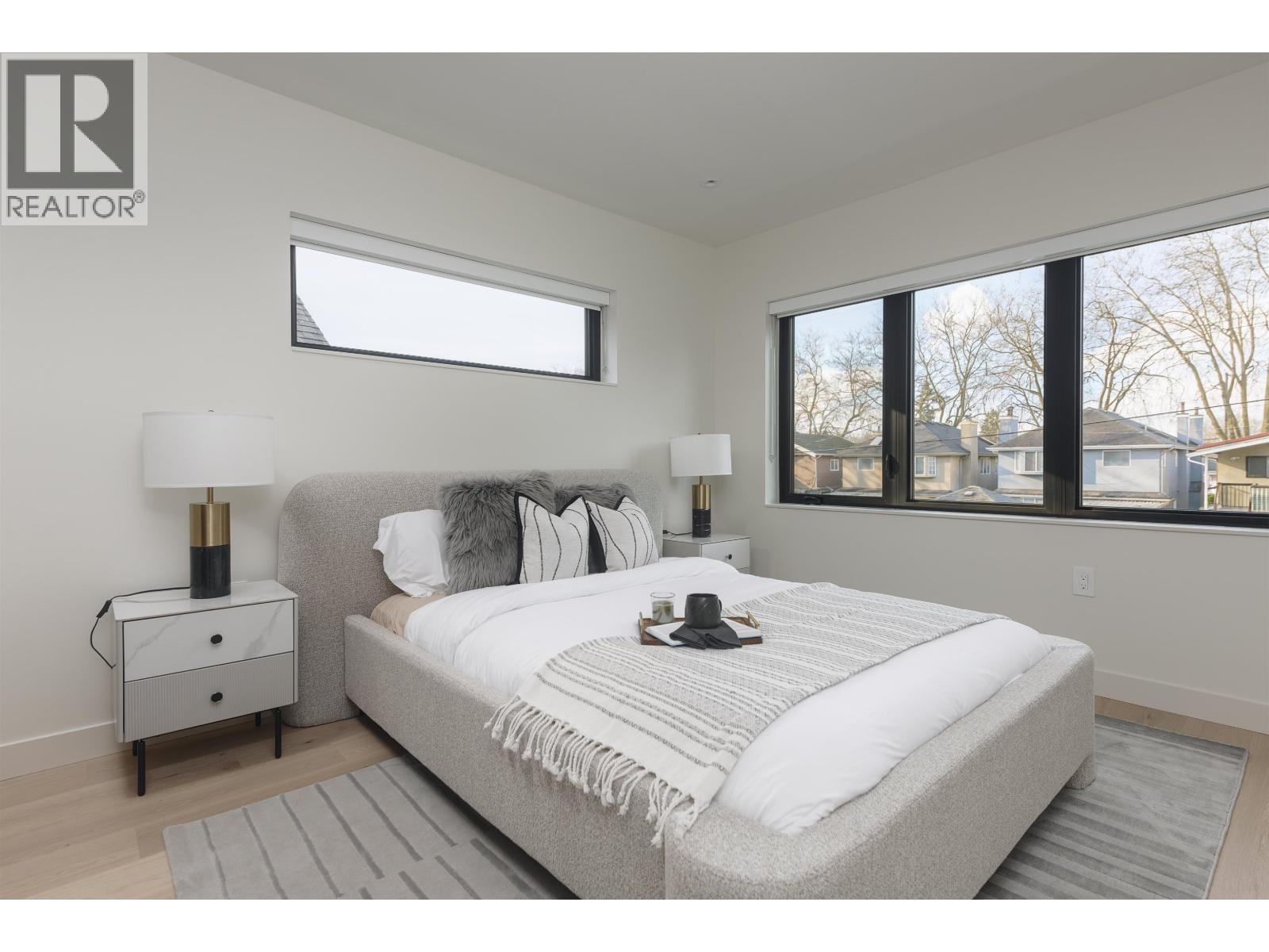 2 58 E 40TH AVENUE, Vancouver