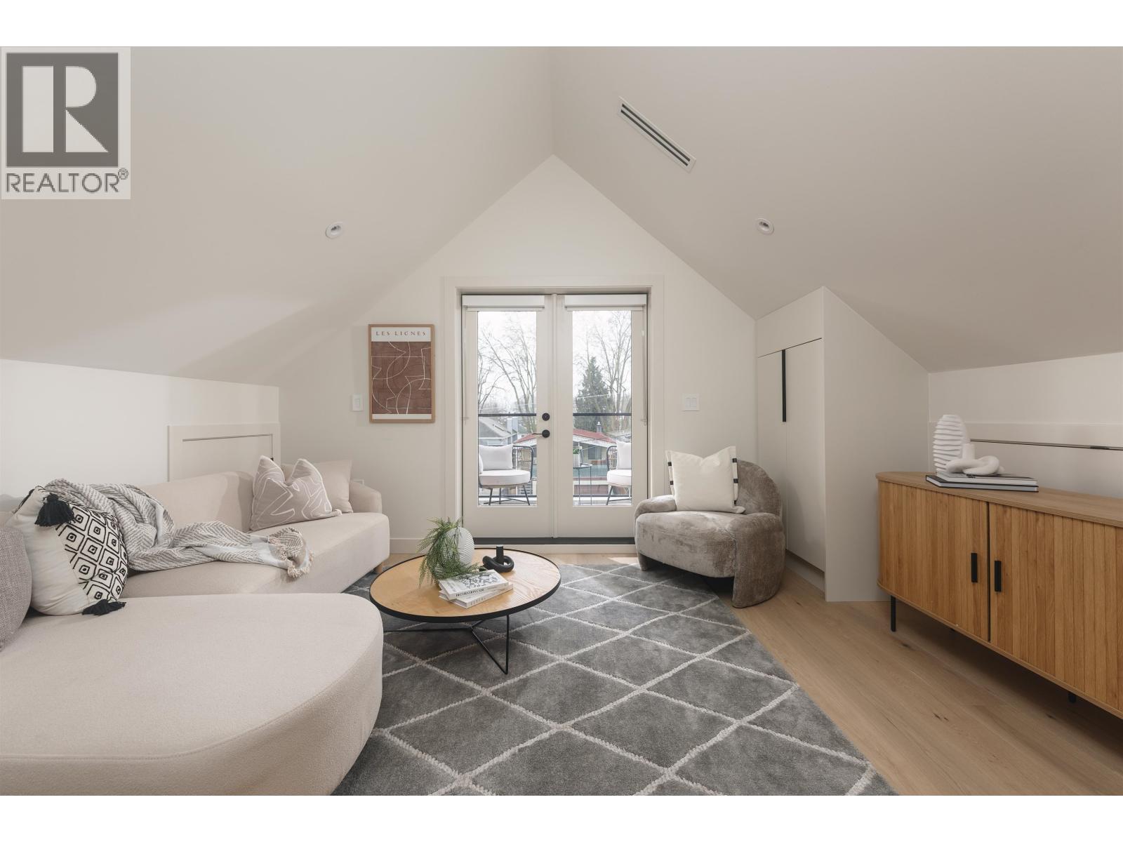 2 58 E 40TH AVENUE, Vancouver