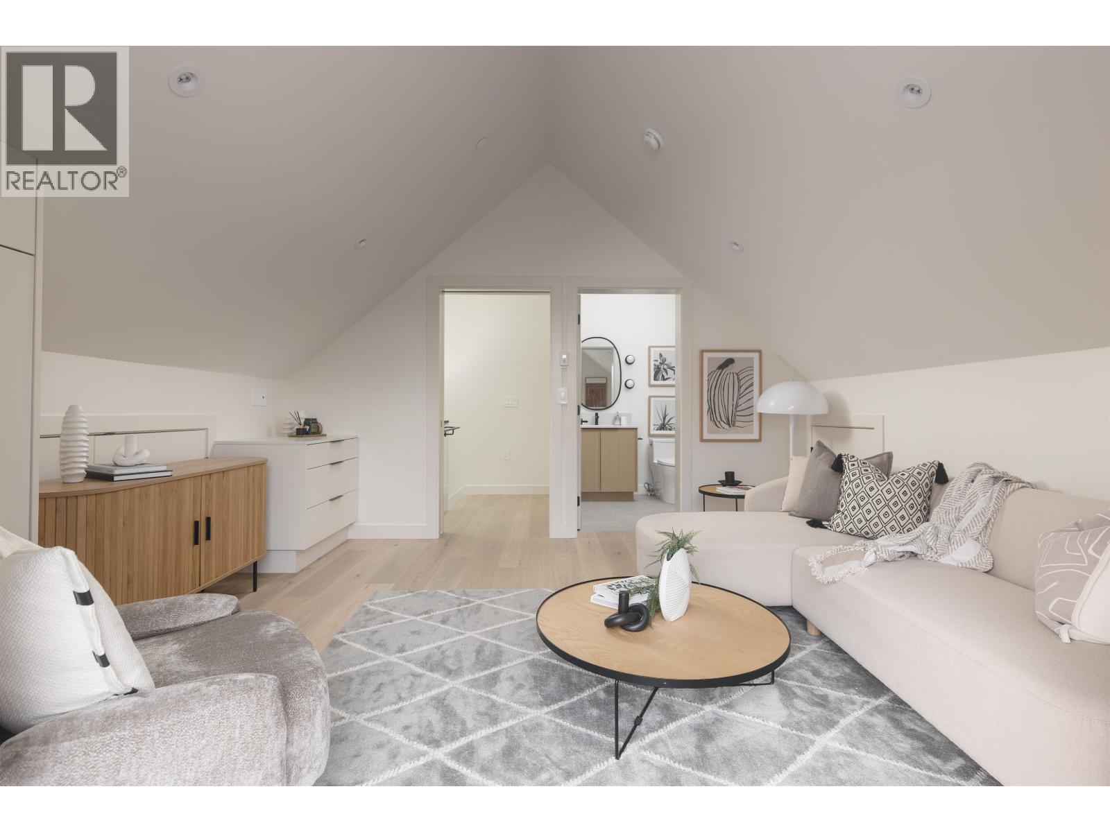 2 58 E 40TH AVENUE, Vancouver