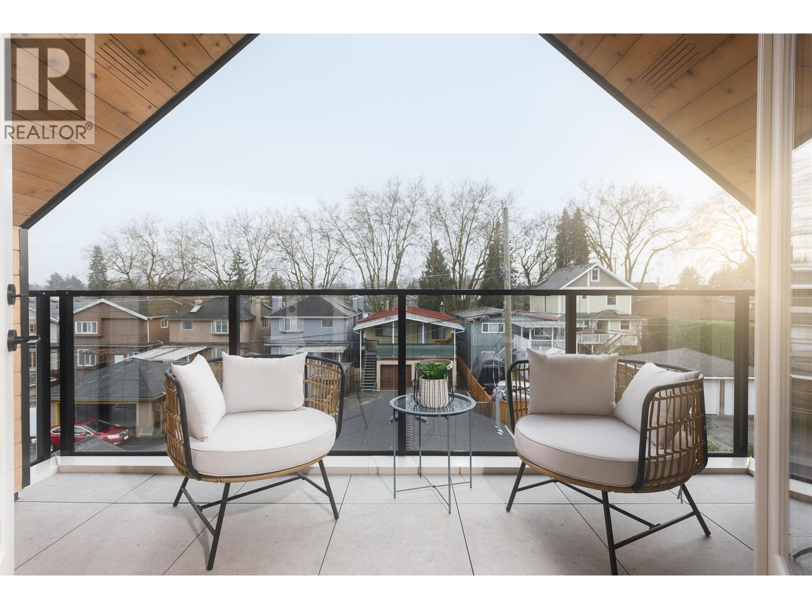 2 58 E 40TH AVENUE, Vancouver