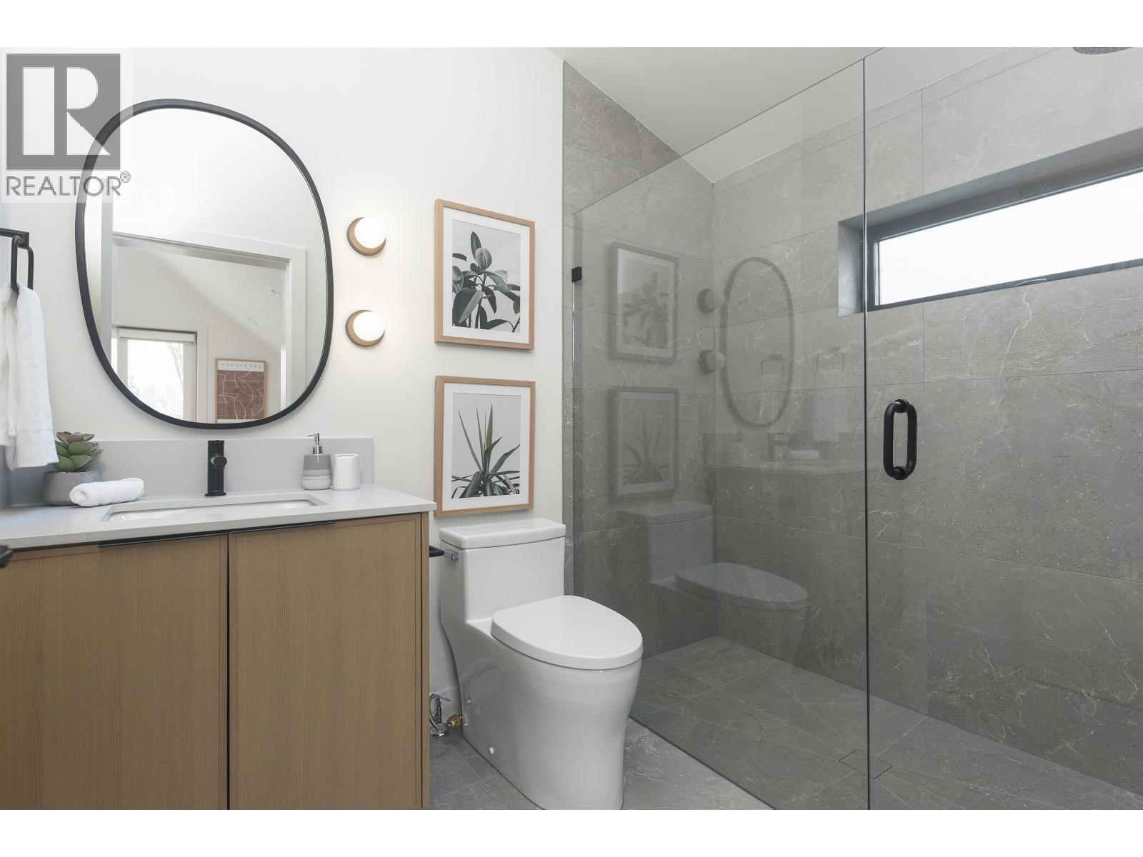 2 58 E 40TH AVENUE, Vancouver