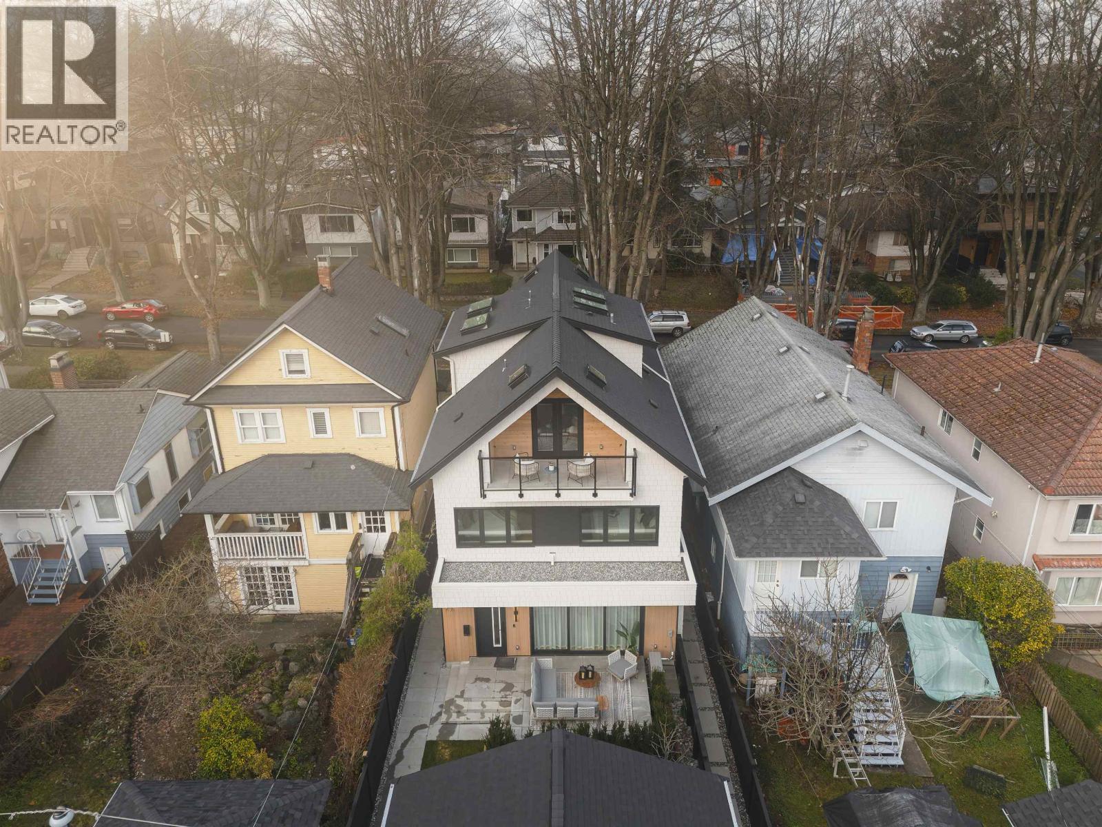 2 58 E 40TH AVENUE, Vancouver