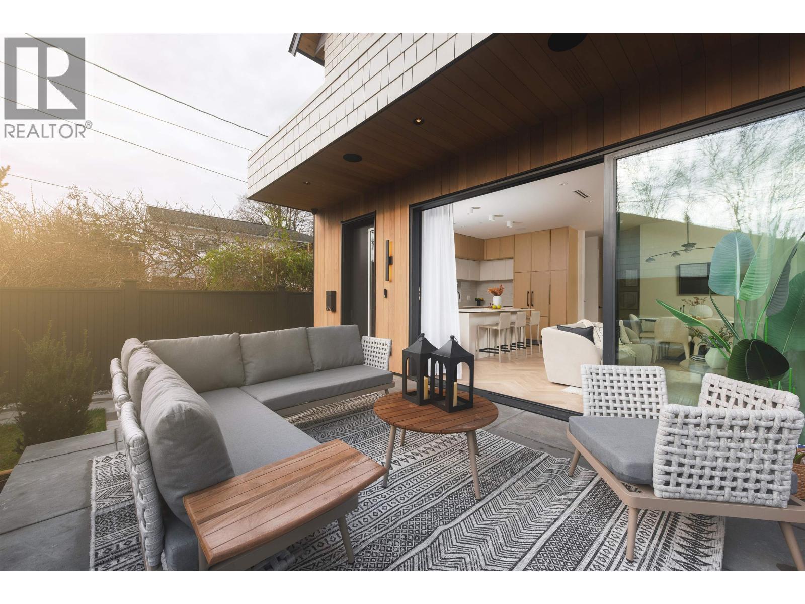 2 58 E 40TH AVENUE, Vancouver