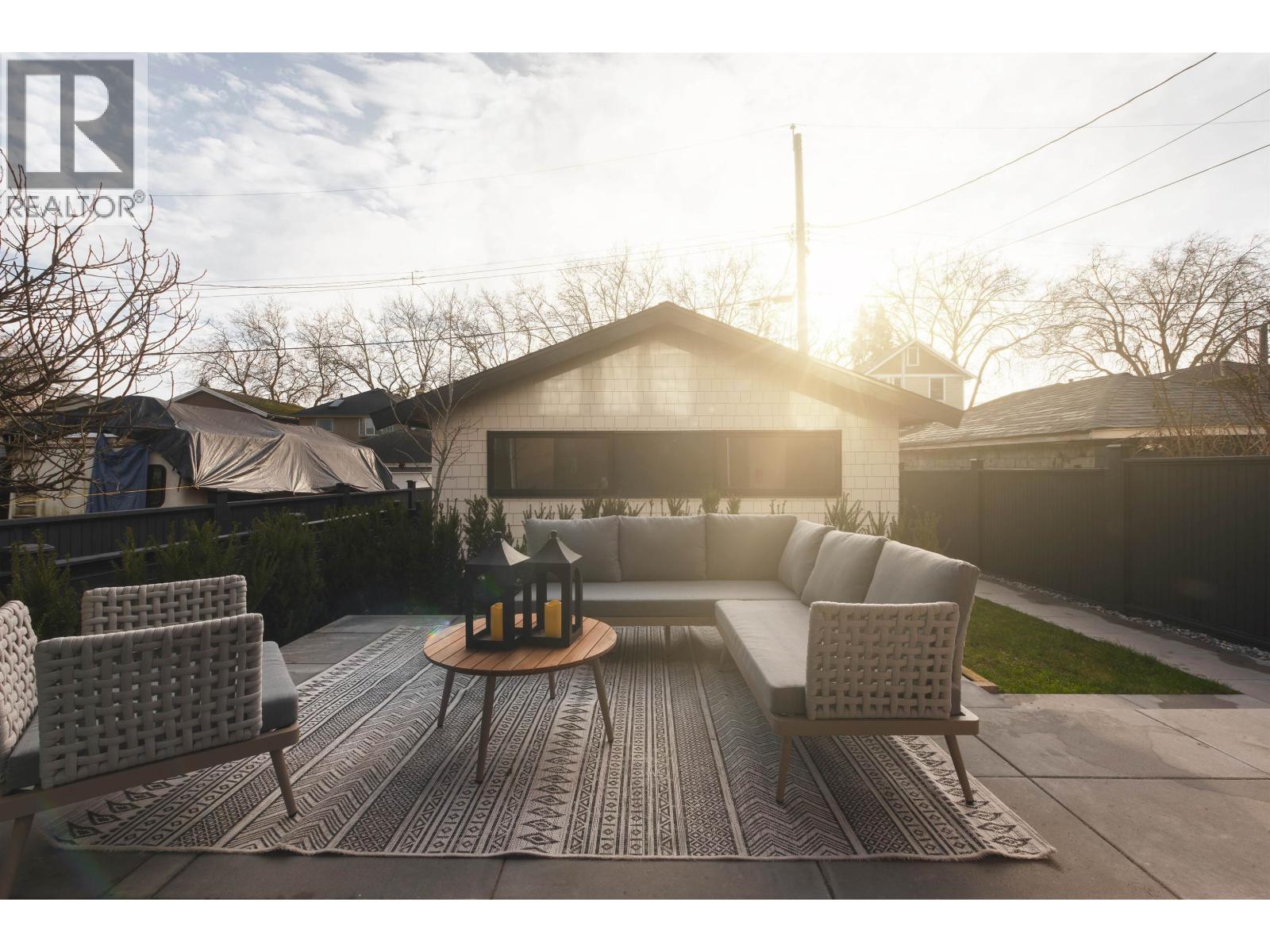 2 58 E 40TH AVENUE, Vancouver