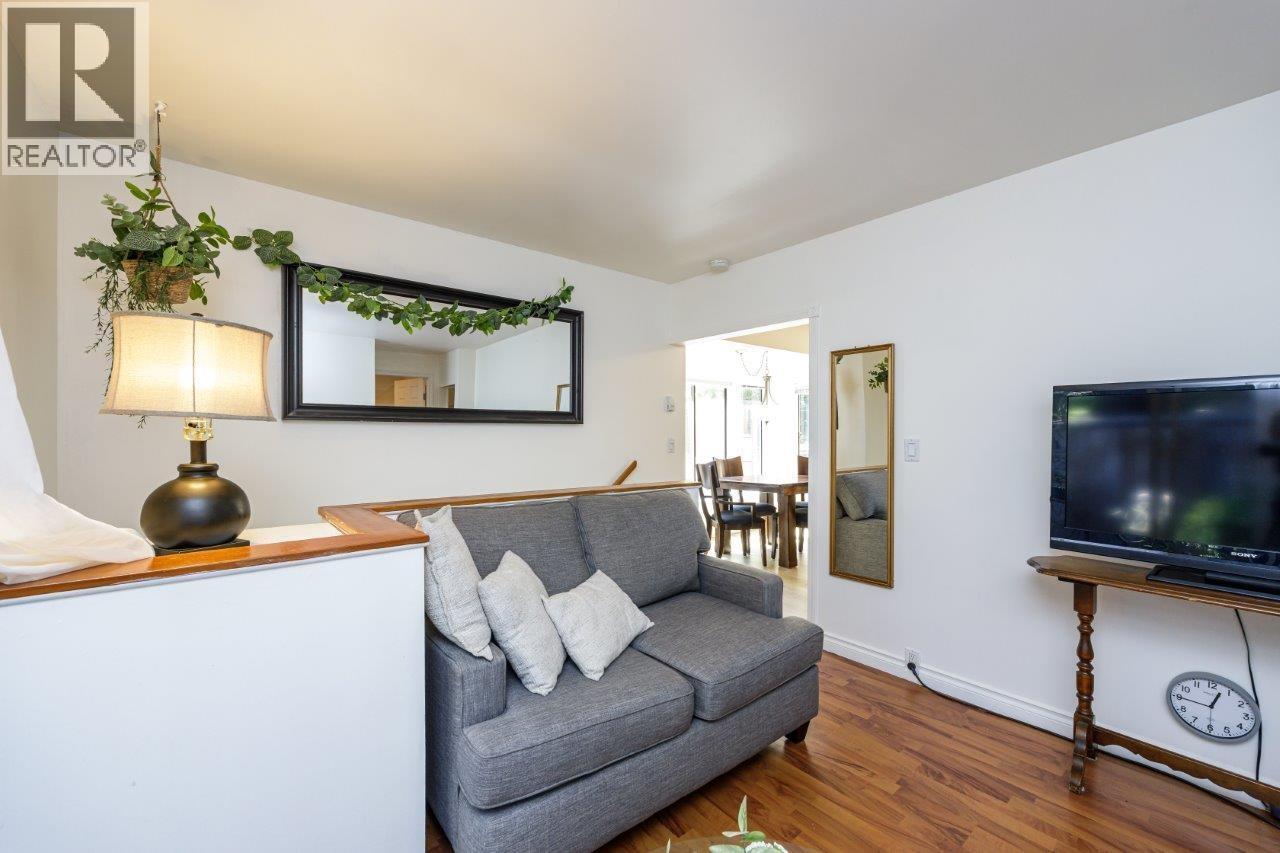 1061 GLADWIN DRIVE, North Vancouver