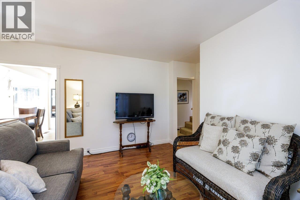 1061 GLADWIN DRIVE, North Vancouver