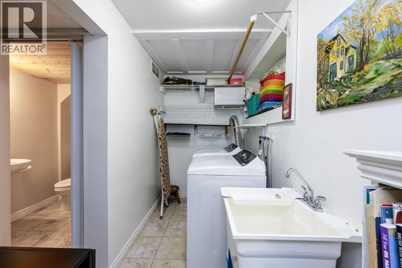 1061 GLADWIN DRIVE, North Vancouver