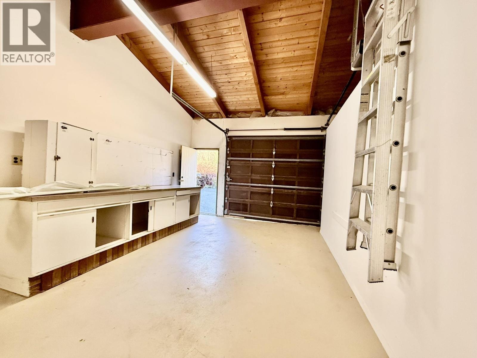 7077 DALE ROAD, Sechelt