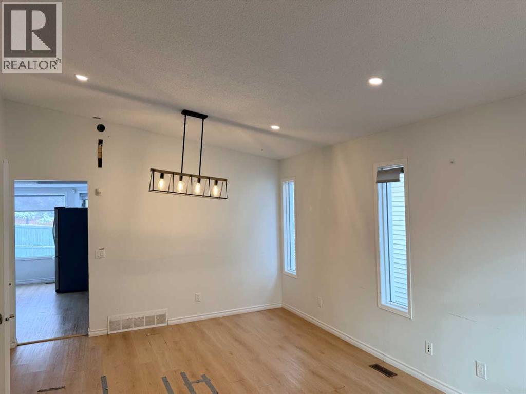 Single Family House for Sale in  Macewan Drive NW MacEwan Glen Calgary 