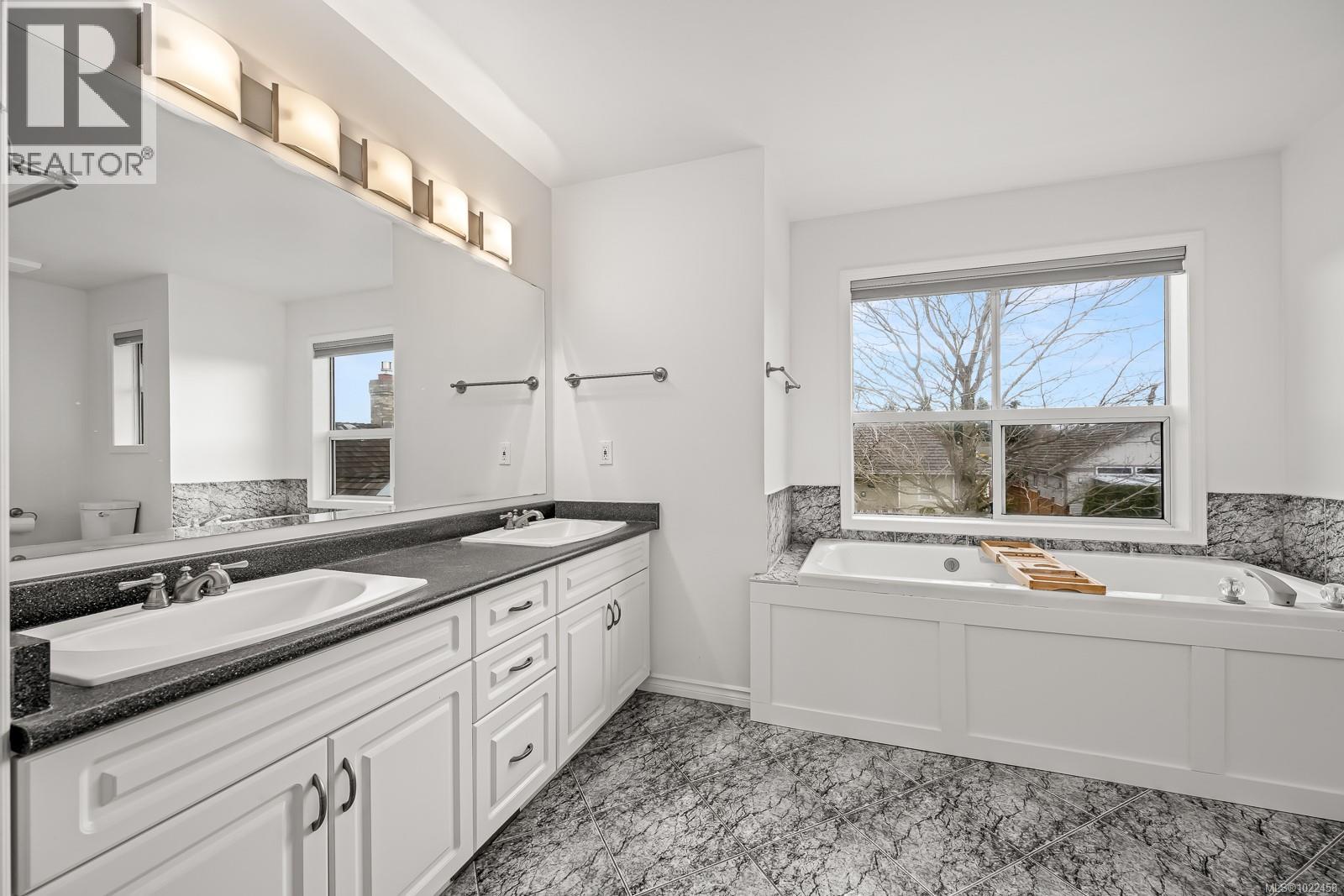 931 Crown Isle Dr, Courtenay