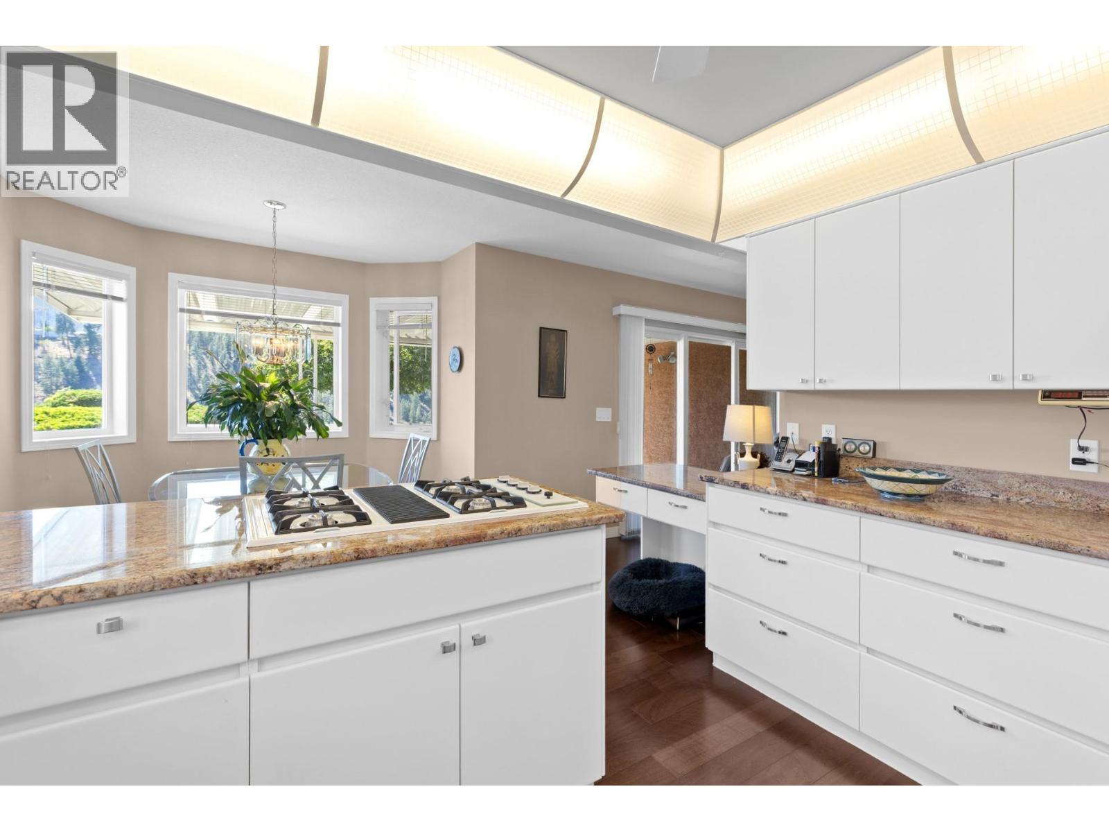 3786 Inglis Place, Peachland