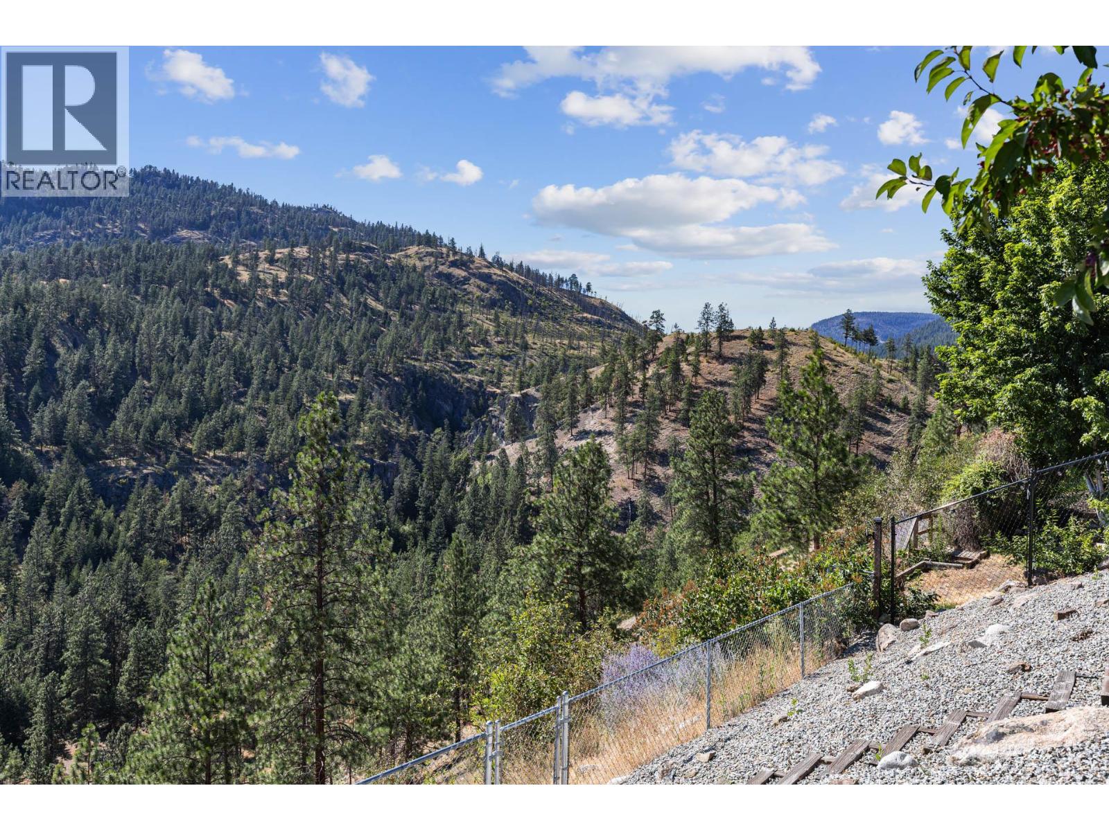 3786 Inglis Place, Peachland
