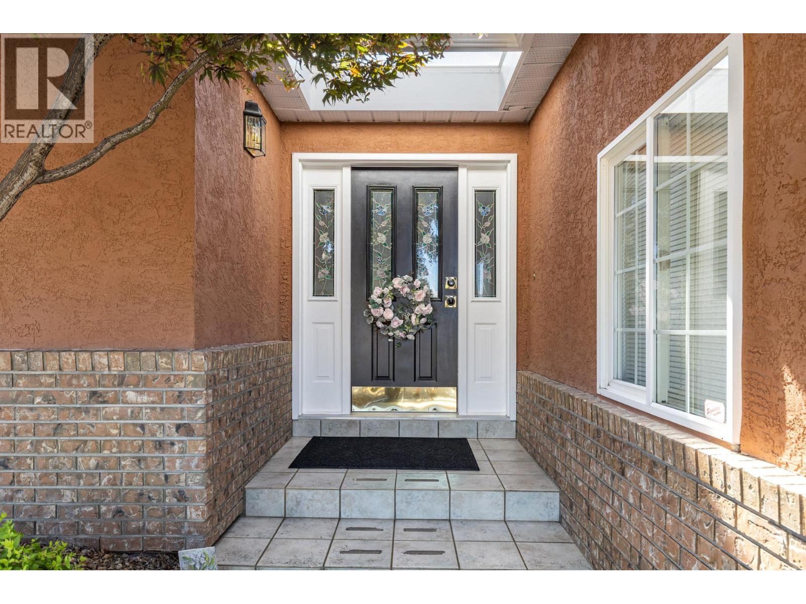 3786 Inglis Place, Peachland