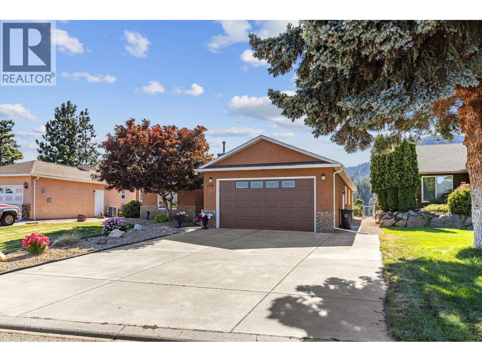 3786 Inglis Place, Peachland