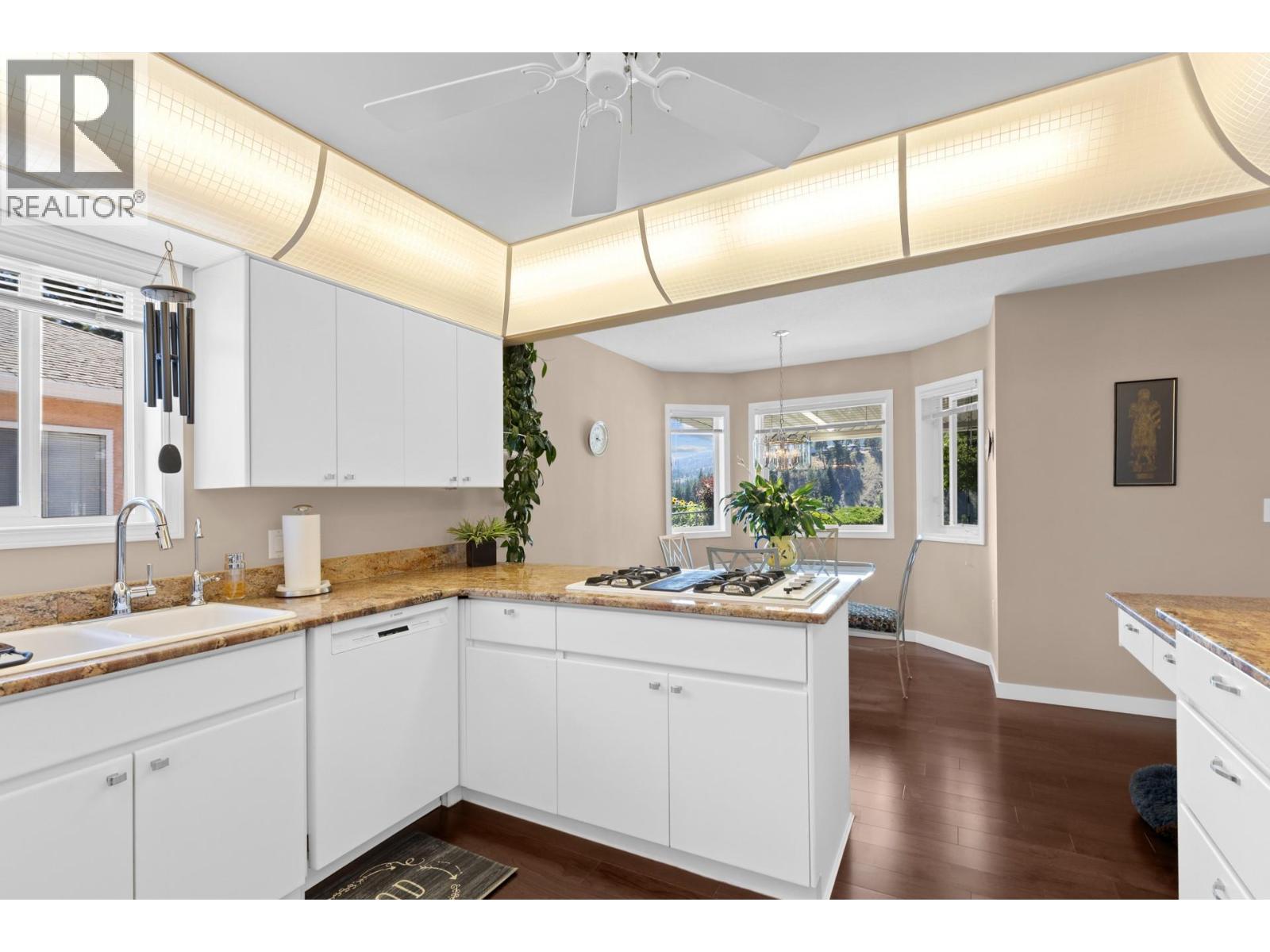 3786 Inglis Place, Peachland