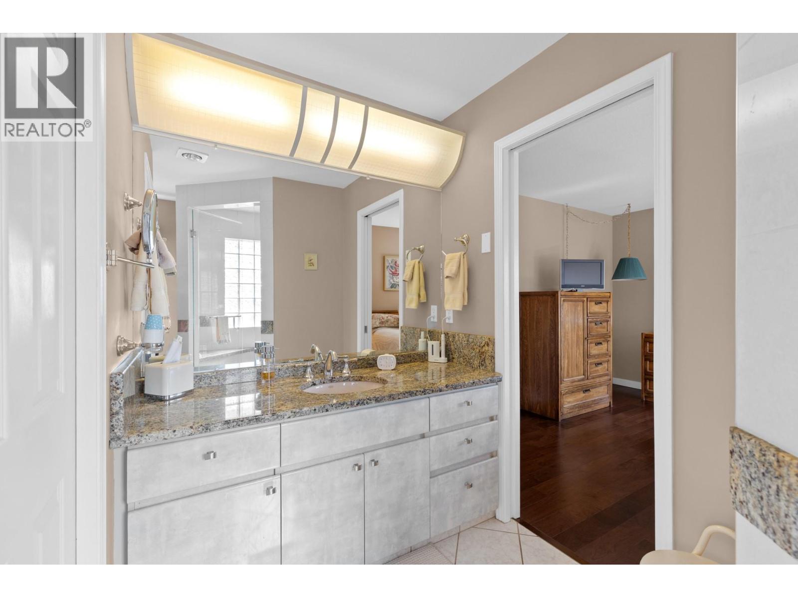 3786 Inglis Place, Peachland