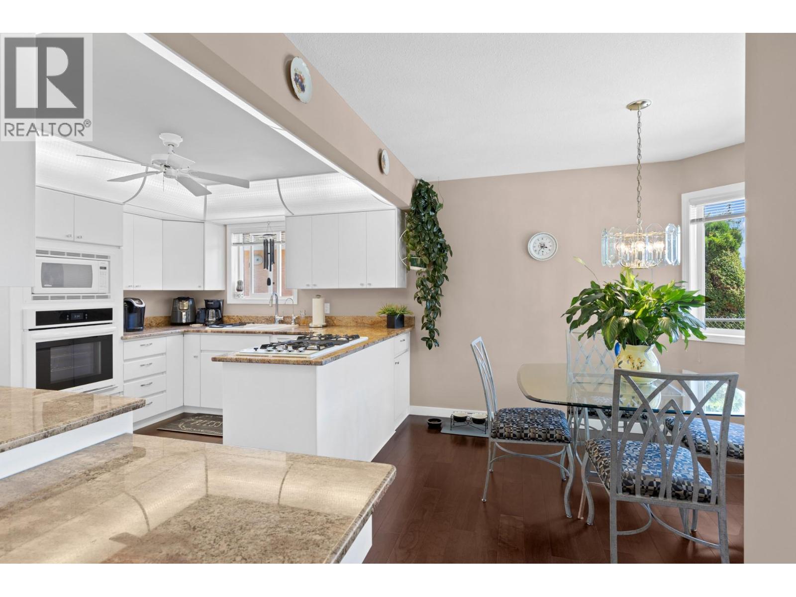 3786 Inglis Place, Peachland