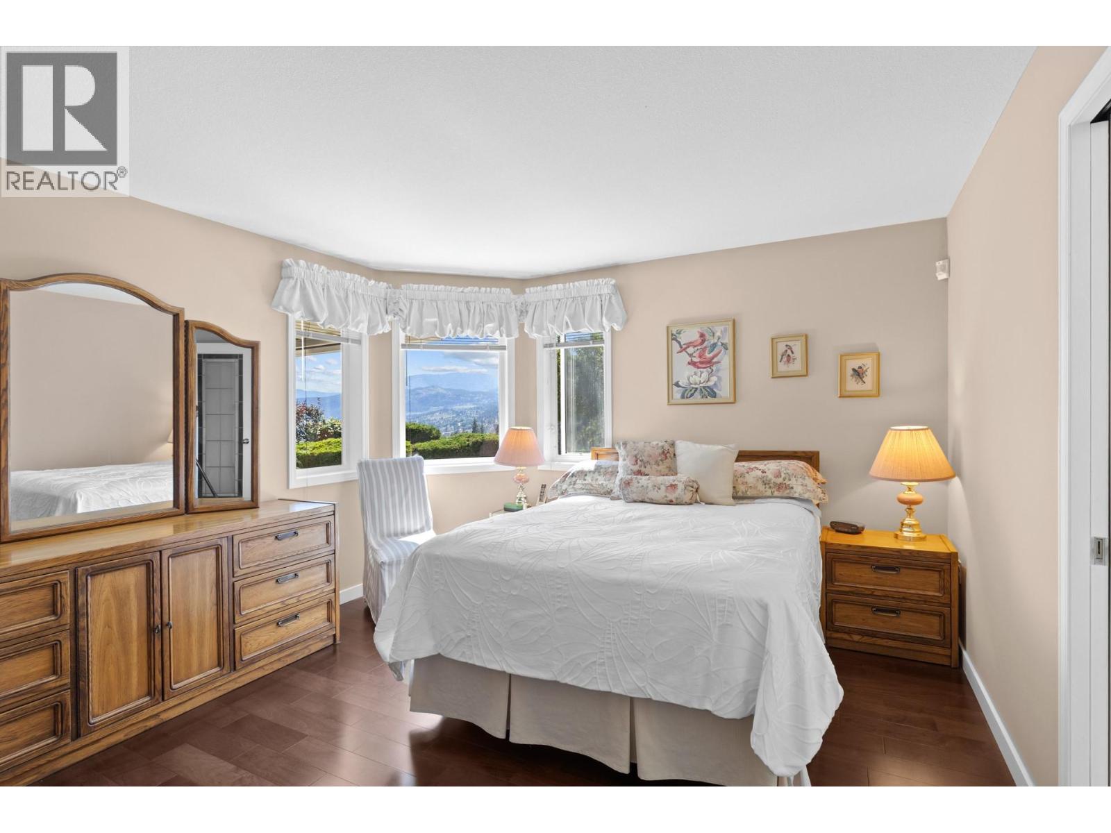 3786 Inglis Place, Peachland