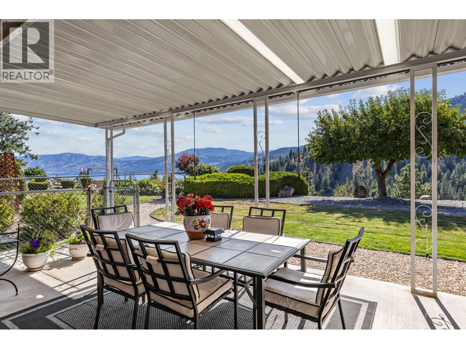 3786 Inglis Place, Peachland