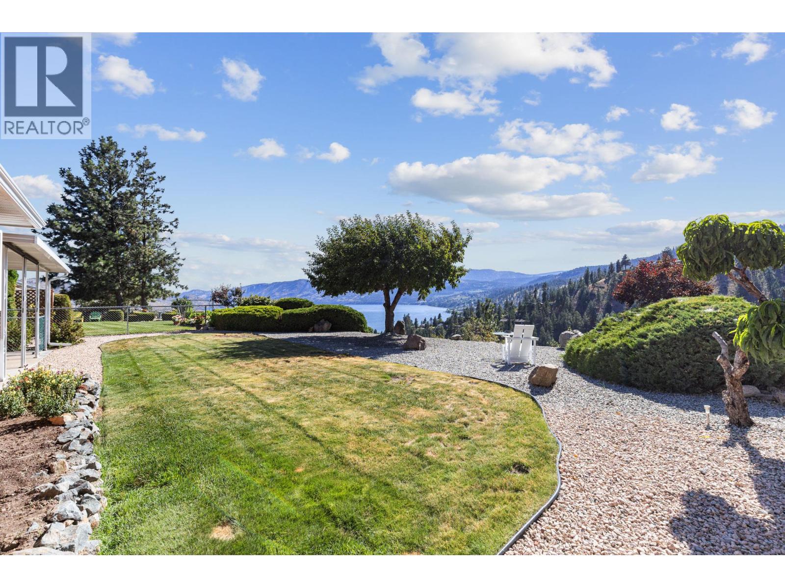 3786 Inglis Place, Peachland